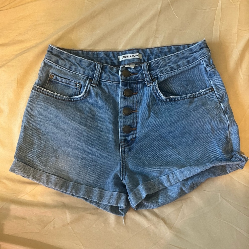 Billabong High Waister Jean Shorts!